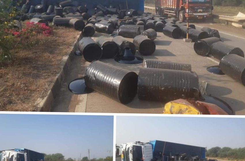  जबलपुर # डामर के ड्रमों से भरा कंटेनर पलटा, बीच सड़क पर किया था गड्डा, नागपुर-बनारस हाईवे में लगा जाम