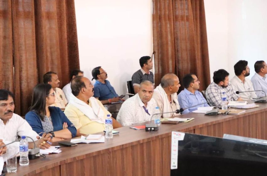 मैहर # सीएम हेल्पलाइन के प्रकरणों के निराकरण पर फोकस करें कलेक्टर मैहर ने टीएल बैठक, दिये निर्देश