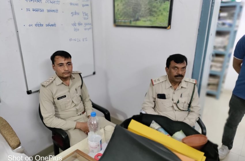  जबलपुर # लोकायुक्त ने वन विभाग के रेंजर और डिप्टी रेंजर को रिश्वत लेते रंगे हाथों दबोचा…