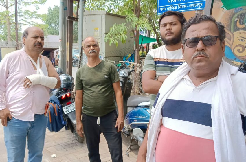  जबलपुर # भाजपा नेता और उसके भाइयों की गुंडागर्दी,मुखबधिर व उसके भाई के साथ बेहरमी से मारपीट