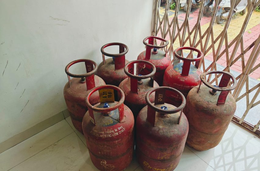  जबलपुर: आटो में अवैध रूप से घरेलू गैस सिलेण्डर से गैस रिफलिंग करते आरोपी गिरफ्तार