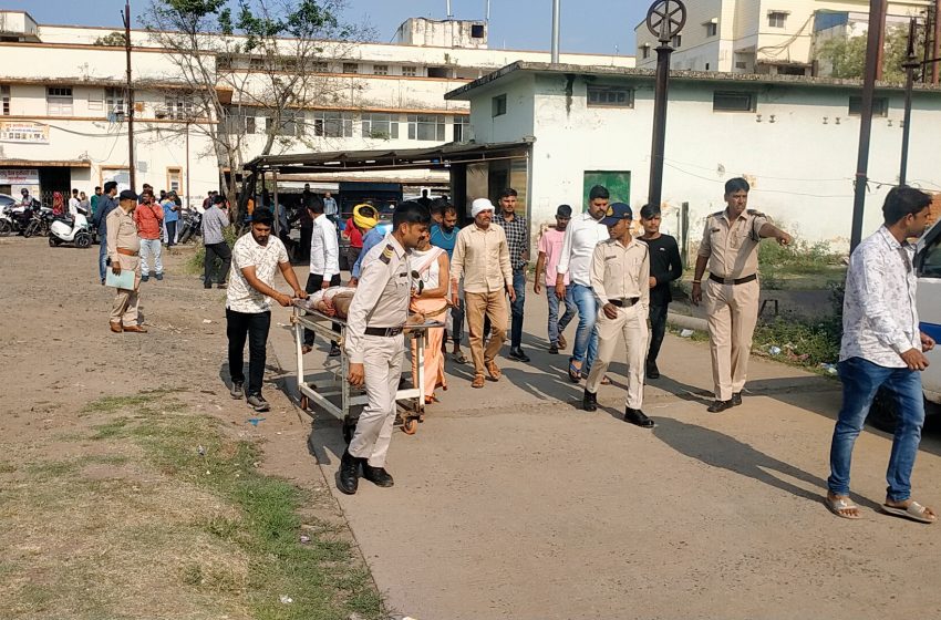  जबलपुर # बेलगाम भागते ट्रैक्टर ने स्कूल से लौट रहे चार मासूमों को रौंदा, दो मासूम की मौत दो घायल