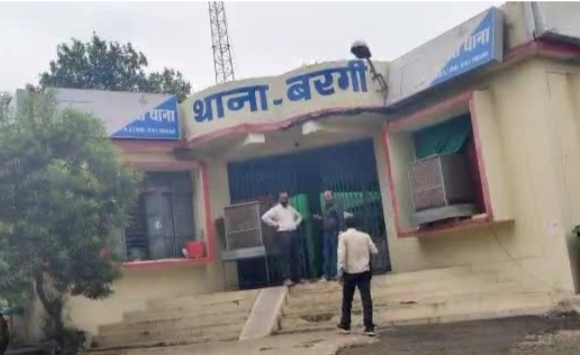  जबलपुर # अवैध शराब के कारोबार में लिप्त आरोपी गिरफ्तार, कच्ची शराब जप्त