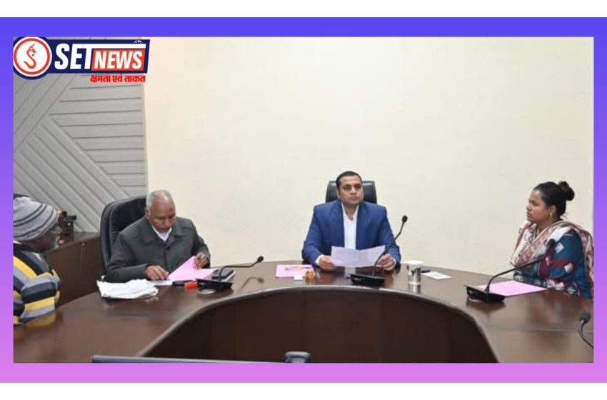  जबलपुर में जनसुनवाई : कलेक्टर ने सुनी नागरिकों की समस्याएं. अधिकारियों को दिये त्वरित निराकरण के निर्देश.