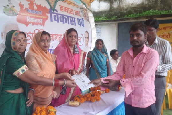  डिंडौरी # जनपद सदस्य व जनपद अध्यक्ष ने किया विभिन्न निर्माण कार्यों का भूमिपूजन