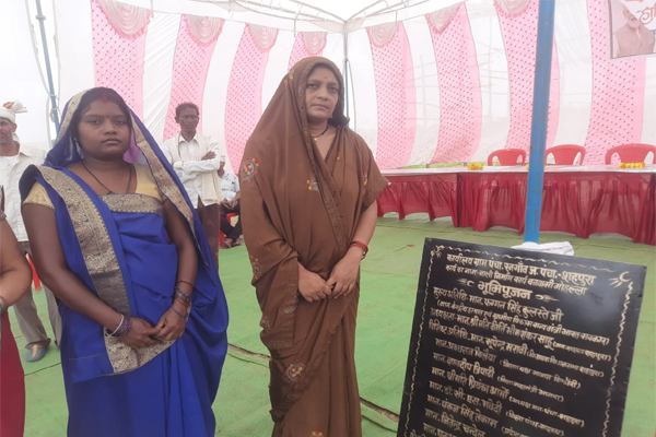  डिंडौरी # रनगांव में जनपद सदस्य व सरपंच ने नाली निर्माण विकास कार्य हेतु किया भूमिपूजन